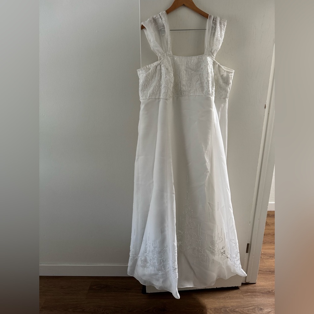Elegant White Wedding Dress